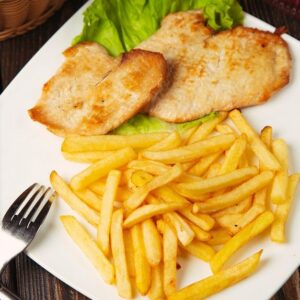 Pechuga de pollo con papas fritas
