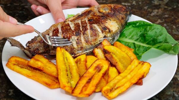 Mojara frita con pure de platano