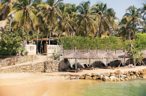 Pasadía en Éteka Beach: Playa exclusiva cerca de Cartagena con almuerzo, cóctel y DJ en vivo - Image 3