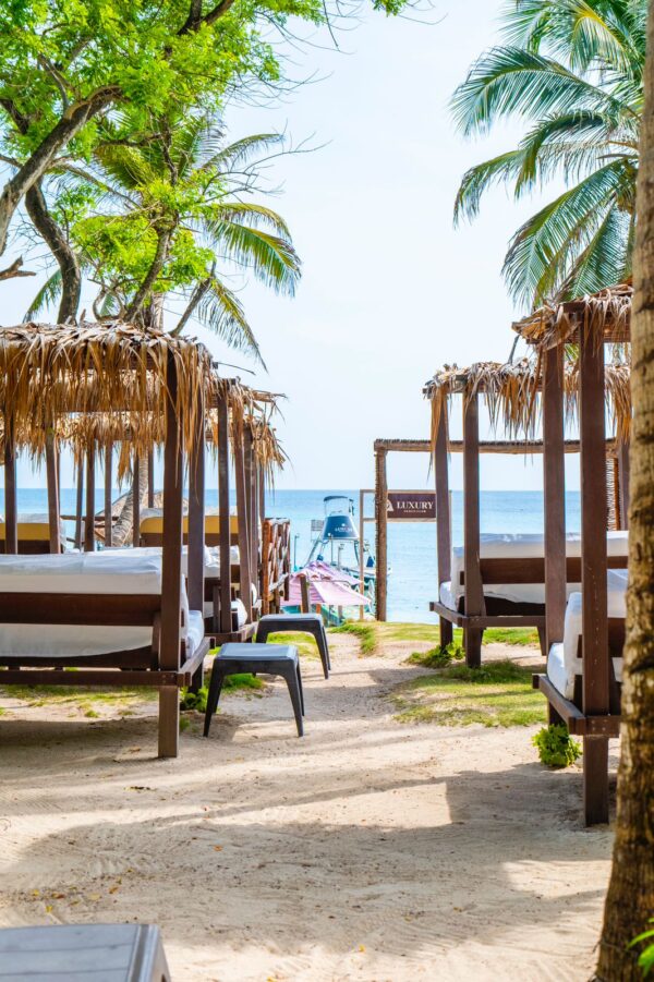 Luxury Area VIP en Islas del Rosario: Día Exclusivo de Lujo y Relax en el Caribe Colombiano - Image 3