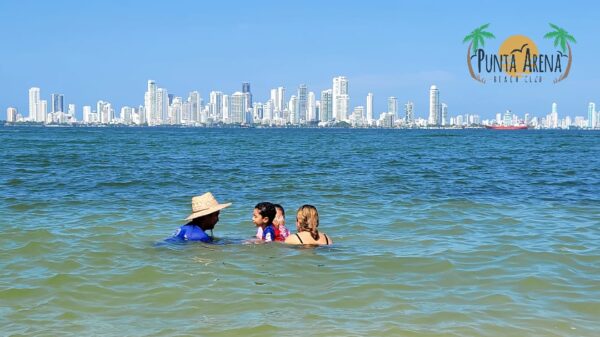 Punta Arena Beach Cartagena: club de playa con traslado en lancha y almuerzo caribeño - Image 3