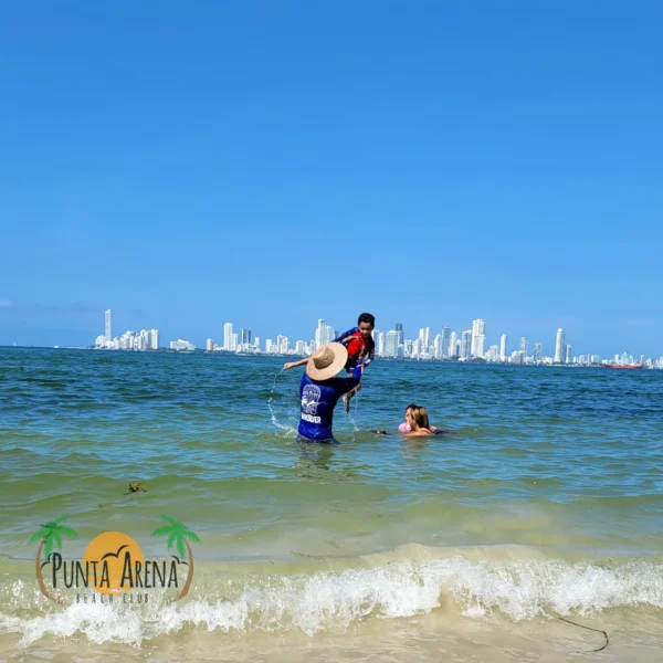Punta Arena Beach Cartagena: club de playa con traslado en lancha y almuerzo caribeño - Image 2