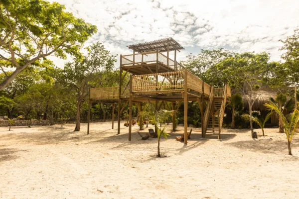 Pasadía en Makani Beach Club Cartagena: traslado, zona exclusiva y cóctel incluido - Image 3