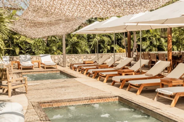 Pasadía en Makani Beach Club Cartagena: traslado, zona exclusiva y cóctel incluido - Image 6