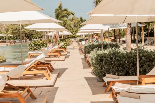 Pasadía en Makani Beach Club Cartagena: traslado, zona exclusiva y cóctel incluido - Image 7