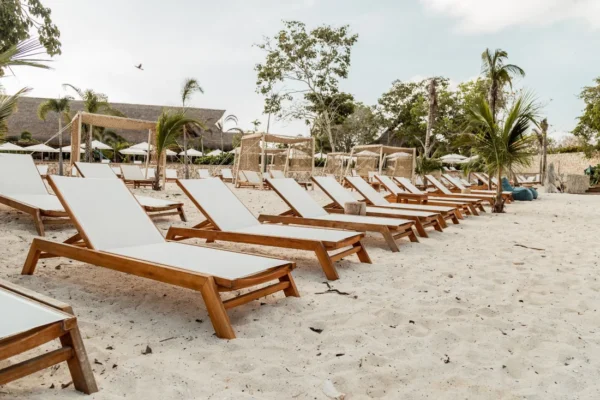 Pasadía en Makani Beach Club Cartagena: traslado, zona exclusiva y cóctel incluido - Image 8